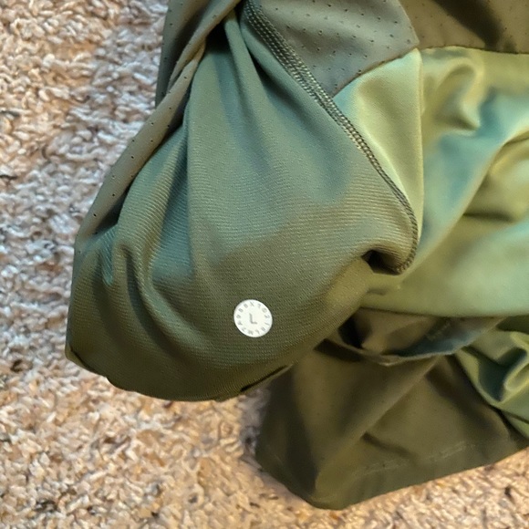 lululemon men’s short L - Picture 4 of 4